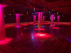 -奔马滚轴溜冰场