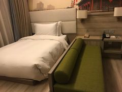 -西安大雁塔科技大学地铁站亚朵酒店