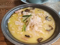 -蜜桃餐厅·伴山(湖滨商业街店)