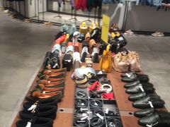-URBAN REVIVO(上海中庚漫游城店)