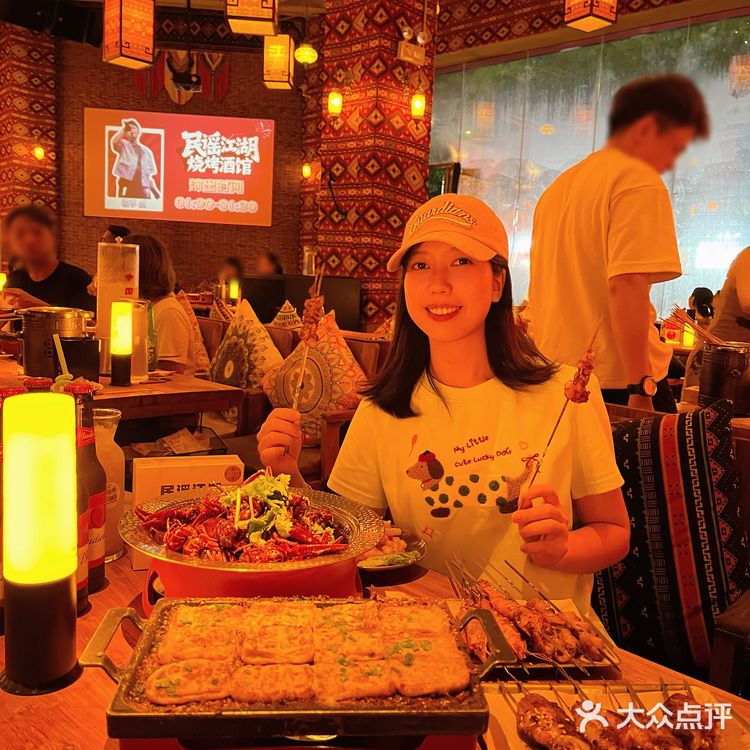 在民谣江湖烧烤酒馆感受云南的松弛…