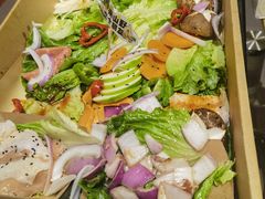 -山野的朋友露营炭火烤肉