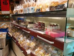 面包甜点陈列柜-摩尔森林·蛋糕烘焙·甜品自助(三牌楼店)