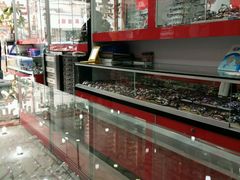 -朱师傅眼镜·蔡司·依视路·尼康(市先进店)