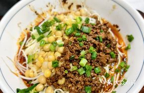 Bold Pea and Pork Sauce Noodles