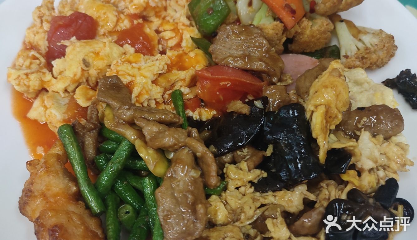 校园午餐小瞬间