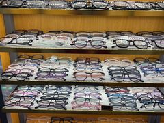 -优医视平价眼镜蔡司依视路折扣工厂店(十里堡店)