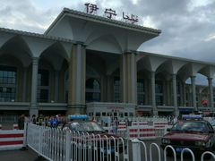 -伊宁站
