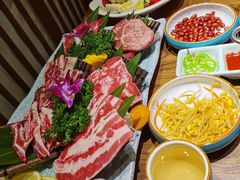 黑牛六拼-明洞阿姨·韩式酱蟹烤肉·创意料理(三元桥店)