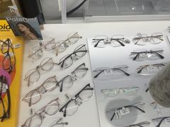 -光明眼镜·蔡司授权(徐泾店)