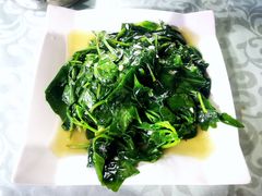 革命野菜-范饭椰林川湘味海鲜·椰子鸡(三亚湾椰梦长廊店)