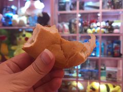 -白玉兰食品甜凤店(合生汇店)