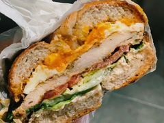 鸡肉鸡蛋贝果-HOLY BAGEL(苏河店)