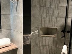 -上海虹桥中心爱琴海亚朵S酒店