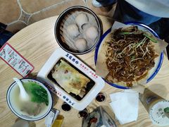 传统干炒牛河-荔银肠粉·非遗手藝(夫子庙店)