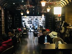 -钟书阁(松江泰晤士小镇店)