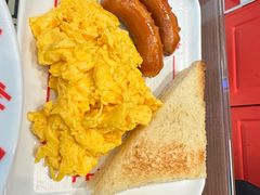 香肠炒滑蛋-牛油多士-九龙冰室(徐汇日月光店)