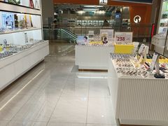 -J-Optical佳视明眼镜·蔡司视觉(青岛金茂览秀城店)