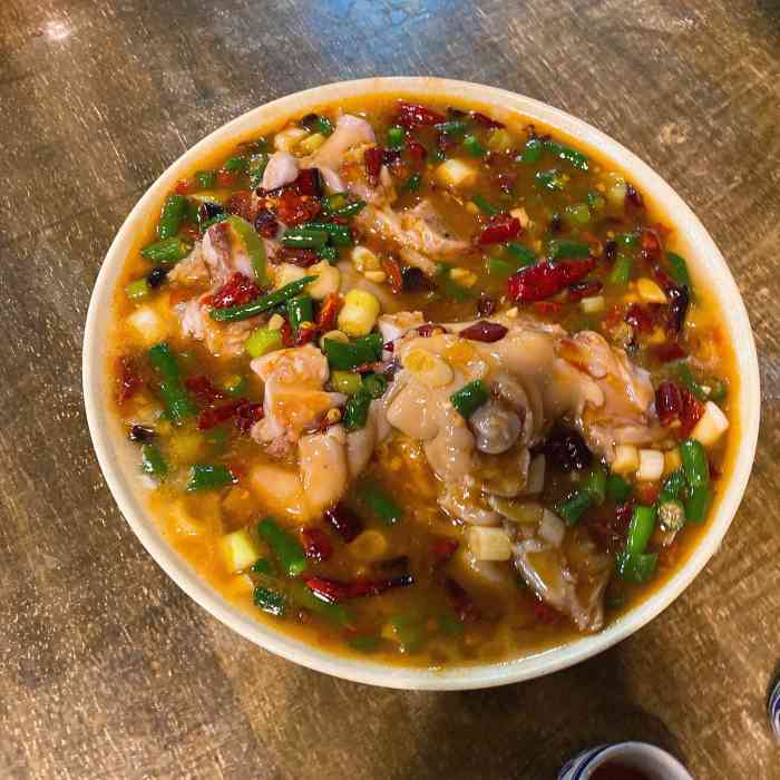 醉八仙热酒馆(渝中店)-"重庆打卡江湖菜,真的很江湖,特别是端碗干.