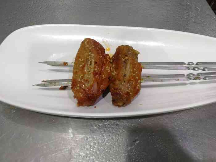 二师兄烧烤-"经朋友介绍来的,很好找门头挺大气的,菜品.