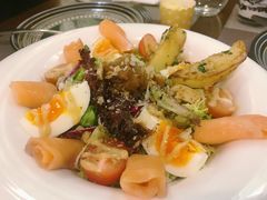 经典沙拉配三文鱼-LA CREPERIE BRETONNE布列塔尼法式餐厅(天童北路店)
