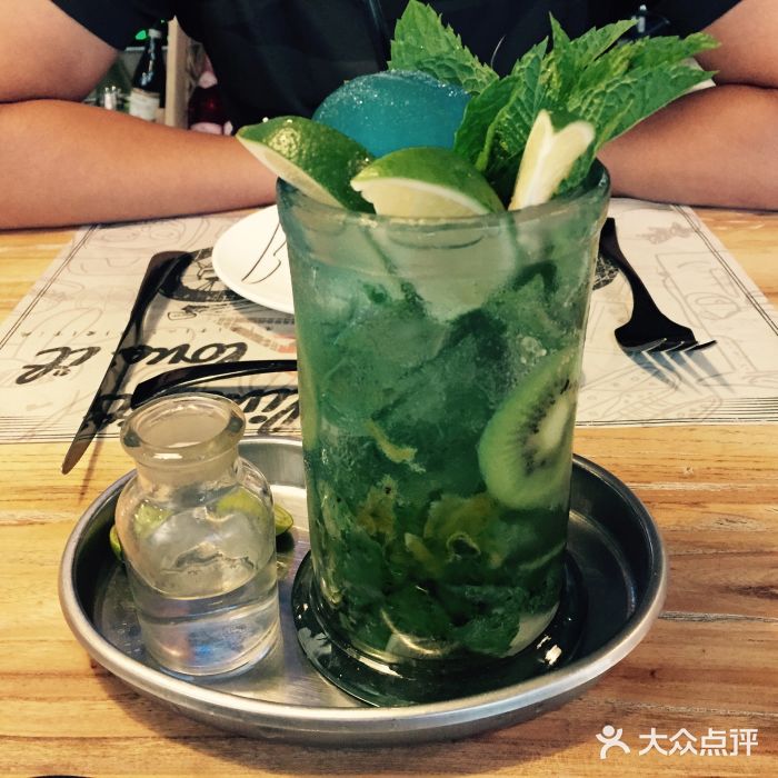 奇异果蓝柑莫吉托