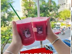 红唇车厘子瑞纳冰-瑞幸咖啡(7号国际商业中心店)