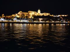 -多瑙河畔鞋履雕塑