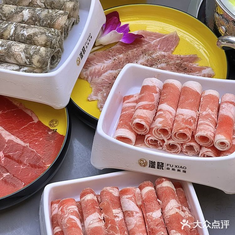 CBD附近的超豪华自助餐｜吃到扶墙出！