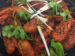 -虾弄弄海派小龙虾·牛羊蝎子火锅