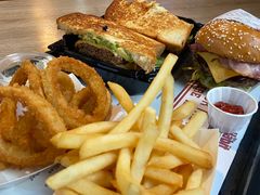 -The Habit Burger Grill 哈比特汉堡(复兴soho店)