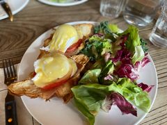 班尼迪克蛋-Common Table · Brunch & Coffee
