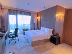 -上海滴水湖皇冠假日酒店