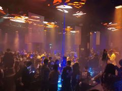 -OMO PARTY HOUSE