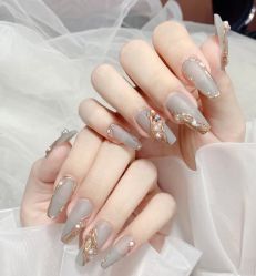 -花系美·美甲美睫精品店