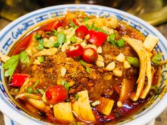 -沪小二炭火蛙锅(淮海中路美食不夜城店)