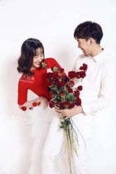 -现代经典婚纱摄影