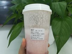 草莓芝士茉香茶-瑞幸咖啡(汇日央扩国际广场店)