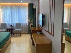 -宸玥酒店(成都西南财大地铁站店)