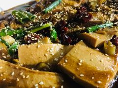黄鱼烧豆腐-二道木烤羊腿(桃花潭店)
