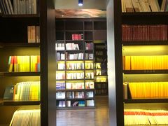 -钟书阁(松江泰晤士小镇店)