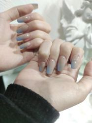 -花岐款式专研健康美甲沙龙