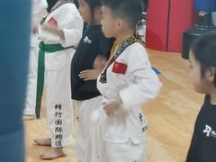 -嗨动跆拳道体能馆(菜百店)