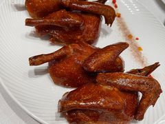 玻璃皮润烧乳鸽皇-北京厨房(SKP店)