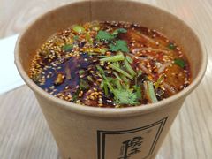 肉酱酸辣粉-侯志伟纯手工酸辣粉(荣民时代广场店)