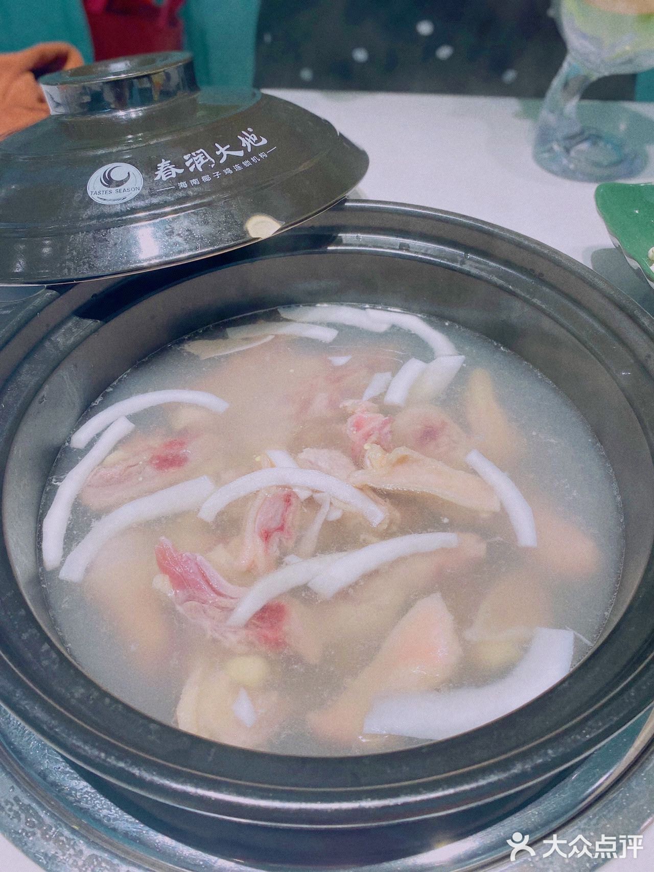 真的是用椰子水作为汤底的
