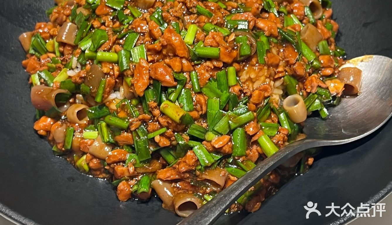 不愧为青岛的美食名片噢，点赞 海肠捞饭 79元一份