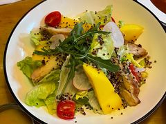 芒果烤鸡藜麦沙拉-MR.ROCKY洛奇先生RESTAURANT&BAR(宝安壹方城店)