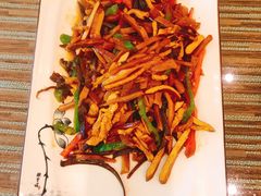 笋尖烧肉煲-自游人·美食一楼·地道徽菜(三十年名店)
