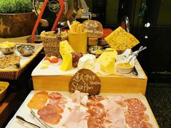 -松山湖凯悦酒店·Café自助餐厅·周末火舞秀表演